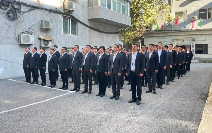 鞍勤集团、ca888亚洲城官网集团机关党支部关于举办庆祝新中国成立72周年升旗仪式主题党日活动