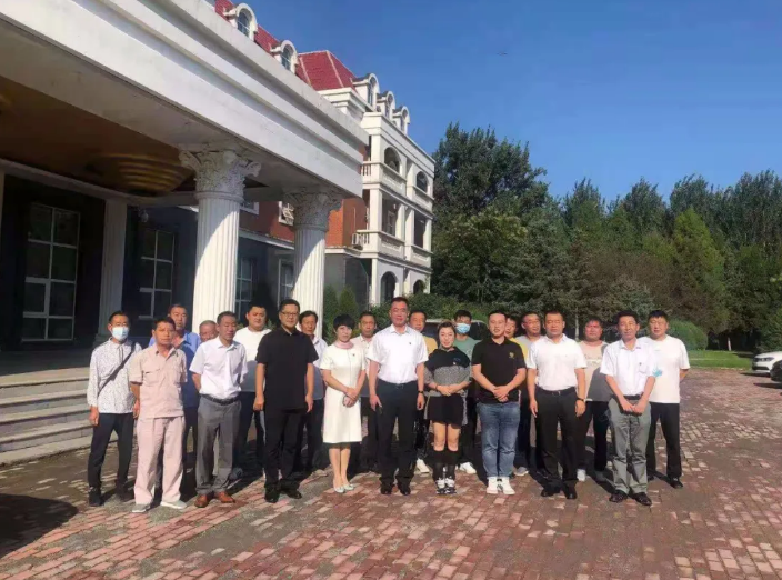巩固脱贫攻坚成果，，，，，，，助力乡村振兴——ca888亚洲城官网集团向岫岩县黄花甸镇关门山村送驻村干部工作