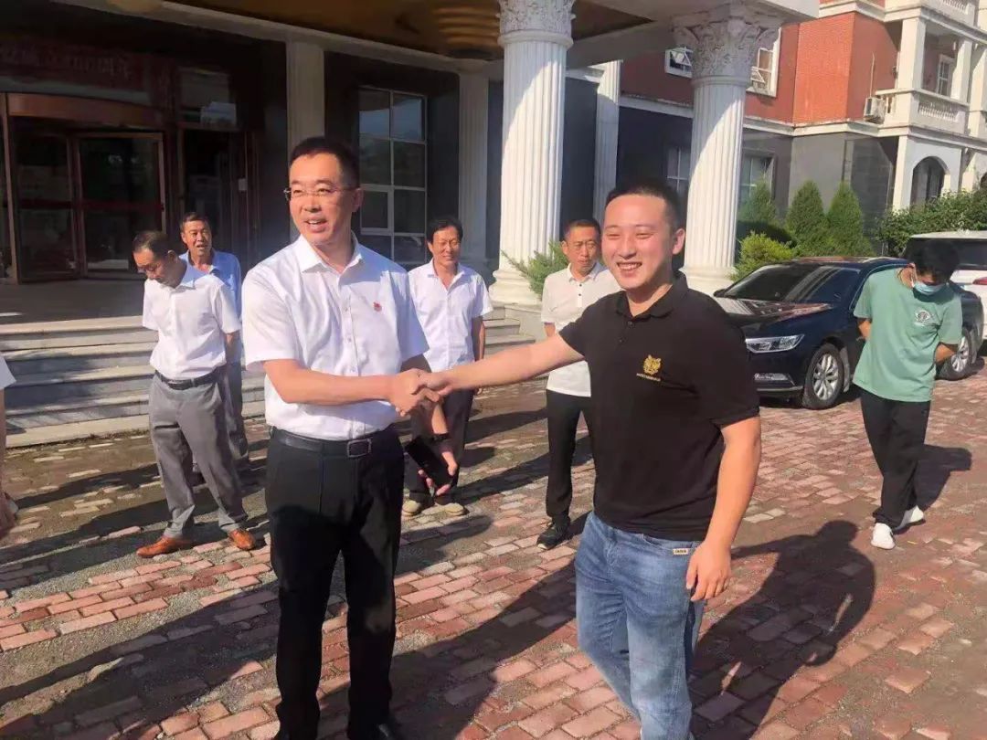 巩固脱贫攻坚成果，，，，，助力乡村振兴——ca888亚洲城官网集团向岫岩县黄花甸镇关门山村送驻村干部工作(图2)